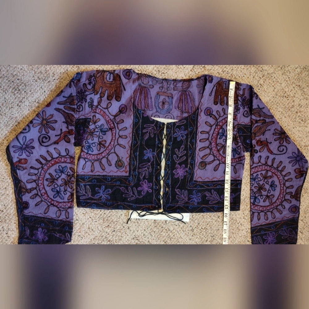 Beautiful Embroidered Crop Top - Picture 2 of 3
